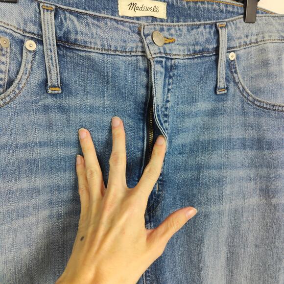 Madewell Classic Straight Jeans Women 35 Corson Medium Wash Distressed Plus Size - Picture 3 of 13